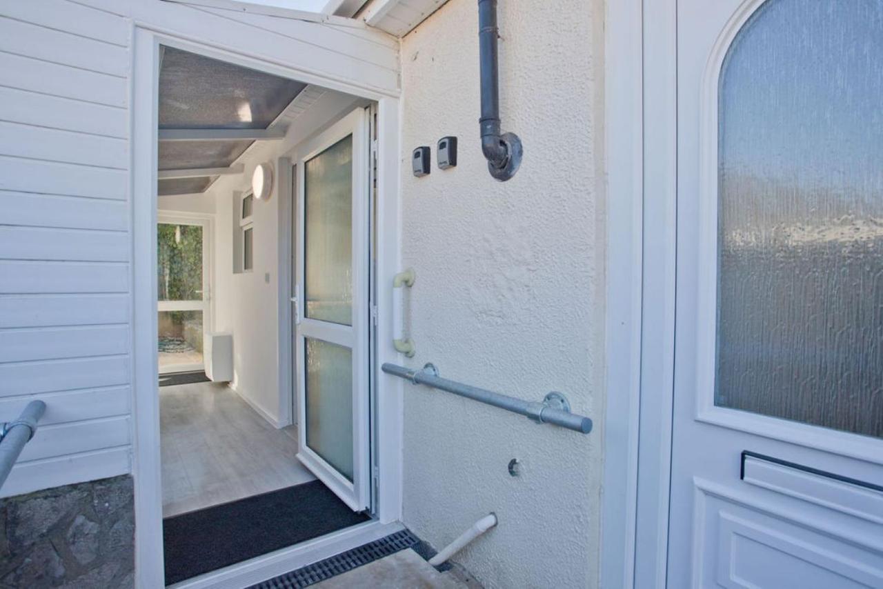 Hilda'S Retreat Accessible Wheel Chair Friendly With Hoist Poole Exterior photo