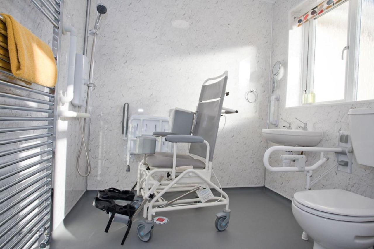 Hilda'S Retreat Accessible Wheel Chair Friendly With Hoist Poole Exterior photo