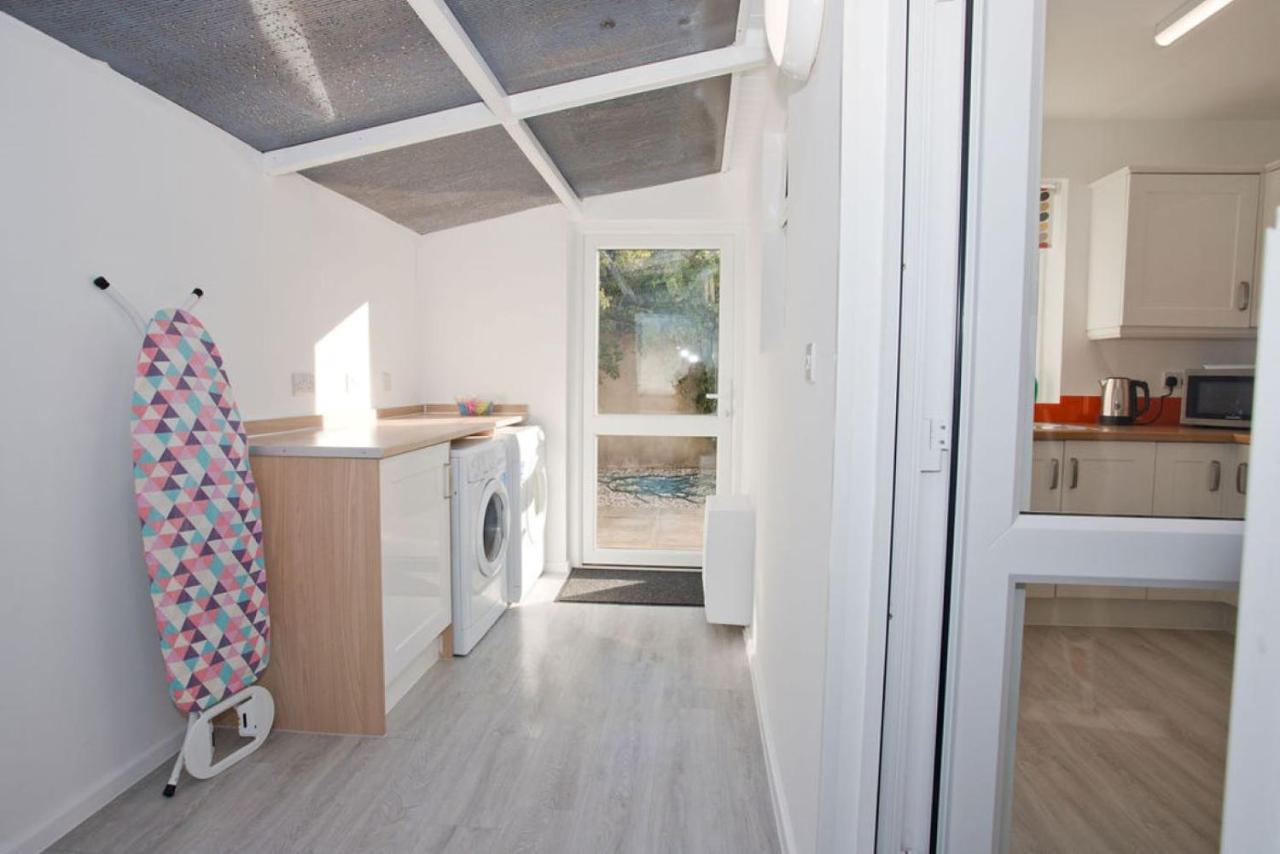 Hilda'S Retreat Accessible Wheel Chair Friendly With Hoist Poole Exterior photo